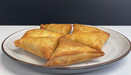 6 Beef Samosas