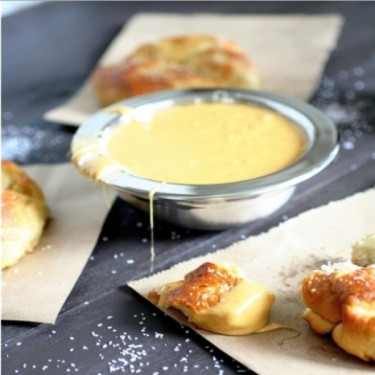 Bretzels Chauds Avec Fromage À La Bière