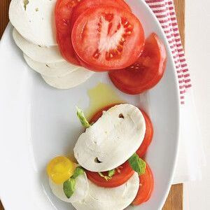 Salade De Mozzarella Fraîche Et De Tomates