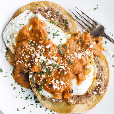 Petit-Déjeuner Huevos Rancheros