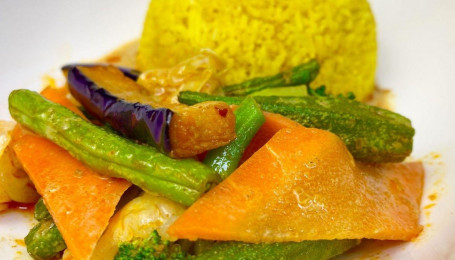 R9. Nyonya Yellow Curry Mixed Vegetables On Ginger Rice