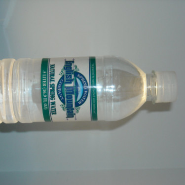 Eau De Source Anglaise En Bouteille