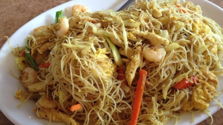 N11. Singapore Rice Noodles