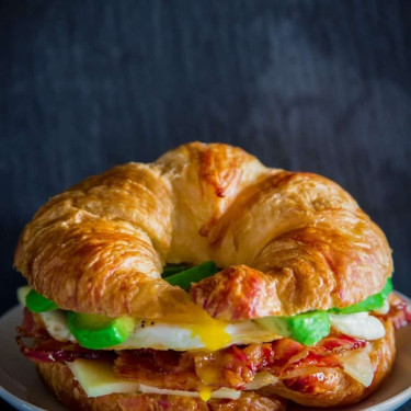 Sandwich Croissant Pour Le Petit-Déjeuner