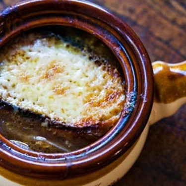 Soupe À L'oignon Gratinée