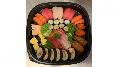 Assorted Sushi Sashimi Platter (32Pcs)