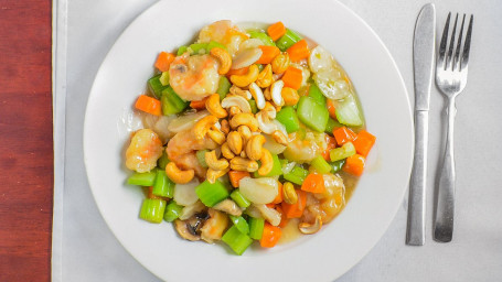 L24. Shrimp With Cashew Nuts Yāo Guǒ Xiā