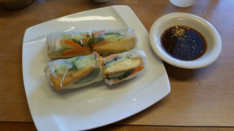 411. Vegetarian Fresh Rolls (2 Pieces)