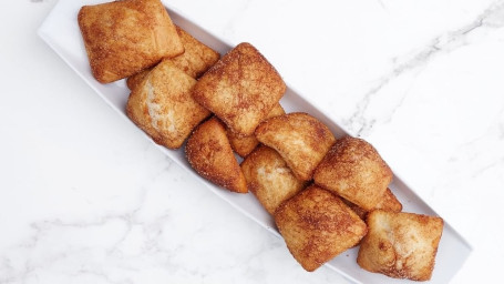 Pâte Frite À La Cannelle Et Au Sucre