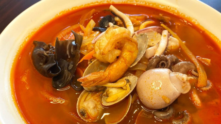 13. 해물 짬뽕탕 Spicy Seafood Soup