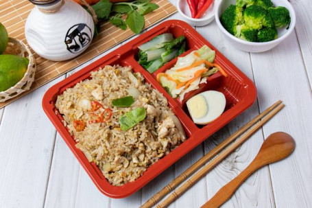 Lǜ Kā Lī Jī Chǎo Fàn Stir Fried Rice With Chicken Green Curry ข้าวผัดพริกแกงเขียวหวานไก่