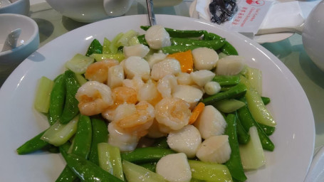 25. Prawns And Scallops With Vegetable