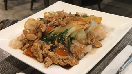 Chicken Chow Fun In Dry Style