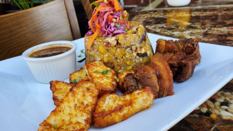 Mofongo Con Chicharron De Pollo Sin Hueso