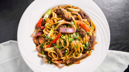 Tallarin Saltado Sauteed Spaghetti