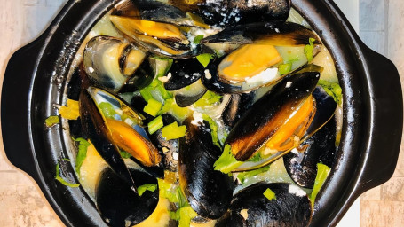 A19. Mussels In Lemon Garlic Butter