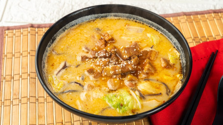 F7. Xiǎo Dùn Ròu Yǎng Shēng Yú Fěn Multi-Grain Fish Rice Noodle W Braised Pork In Special Soup