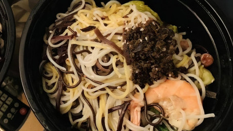 F6. Hǎi Xiān Yǎng Shēng Yú Fěn Multi-Grain Fish Rice Noodle W Seafood In Special Soup