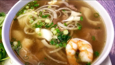 Sp6. Beef Seafood Combo Noodle Soup (Pho)